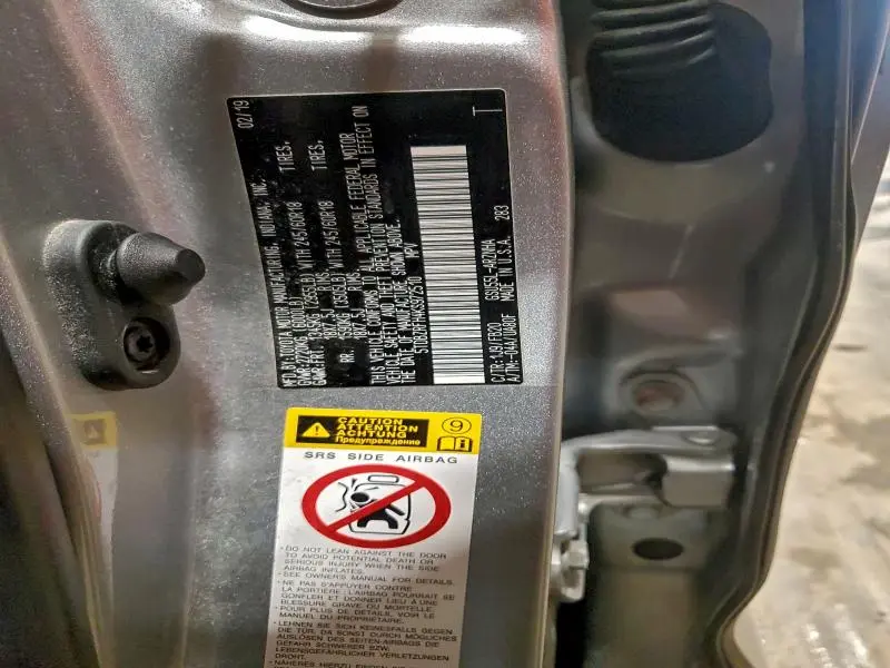 2019 TOYOTA HIGHLANDER LE  