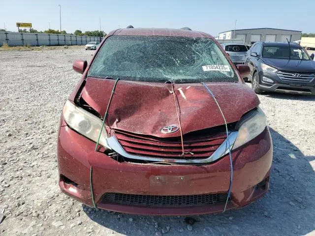 2015 TOYOTA SIENNA LE  