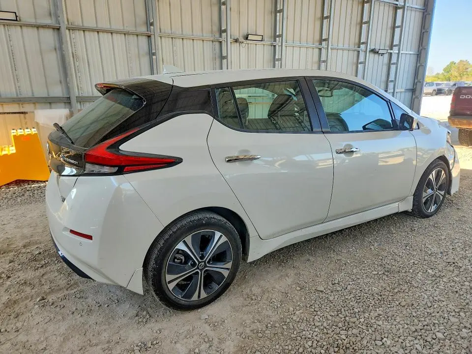 2022 NISSAN LEAF SV PLUS  