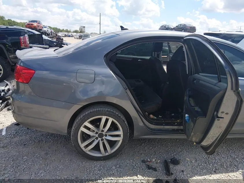 2013 VOLKSWAGEN JETTA 2.0L TDI