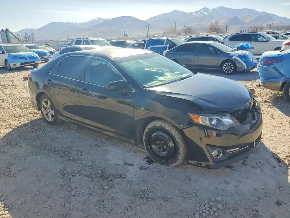 2014 TOYOTA CAMRY SE  