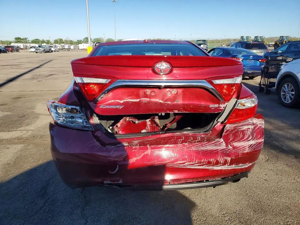 2016 TOYOTA CAMRY SE  