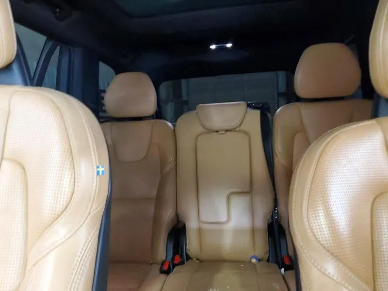 2017 VOLVO XC90 T6  