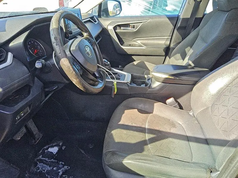 2021 TOYOTA RAV4 XLE  