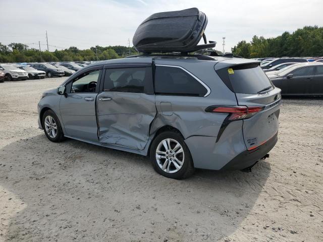 2022 TOYOTA SIENNA XLE