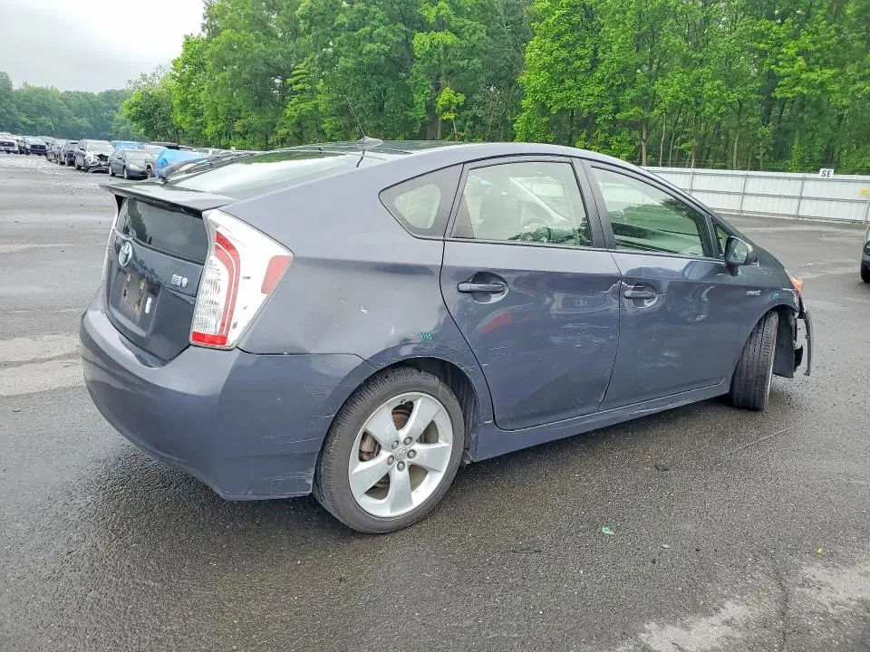 2015 TOYOTA PRIUS FIVE  