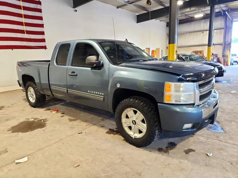 2011 CHEVROLET SILVERADO K1500 LT  