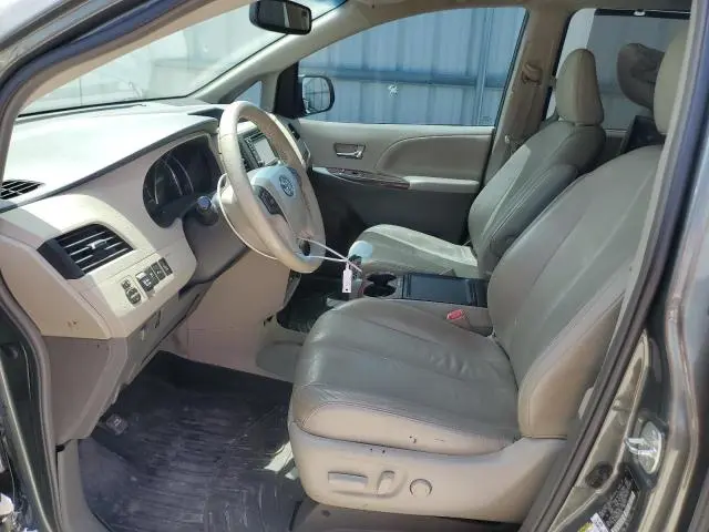 2013 TOYOTA SIENNA XLE  