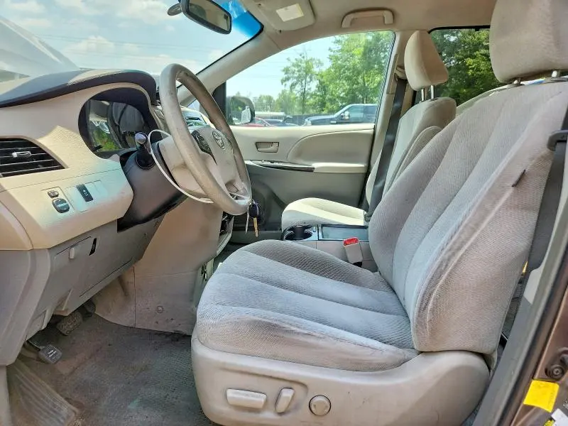 2011 TOYOTA SIENNA LE  