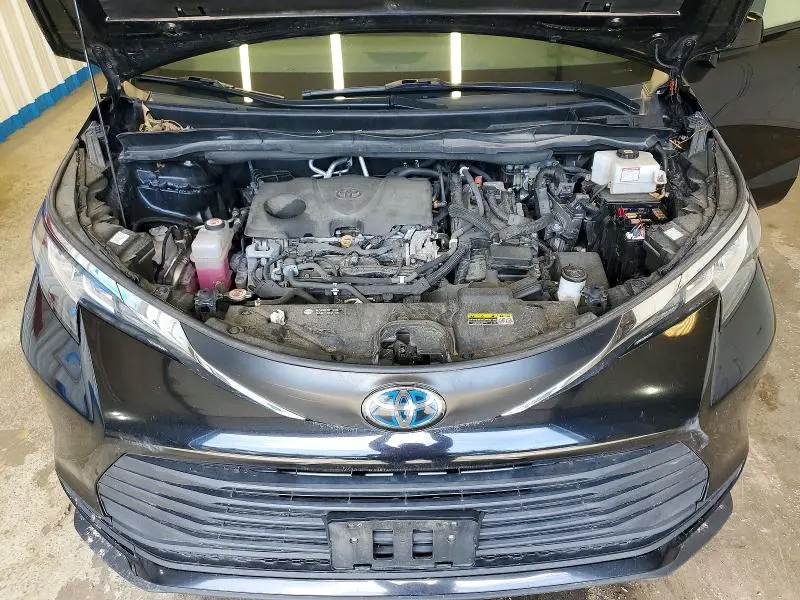 2021 TOYOTA SIENNA LE  