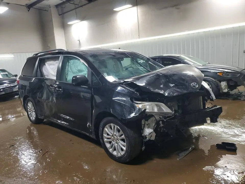 2016 TOYOTA SIENNA XLE 8-PASSENGER  
