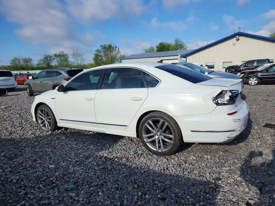 2017 VOLKSWAGEN PASSAT R-LINE  