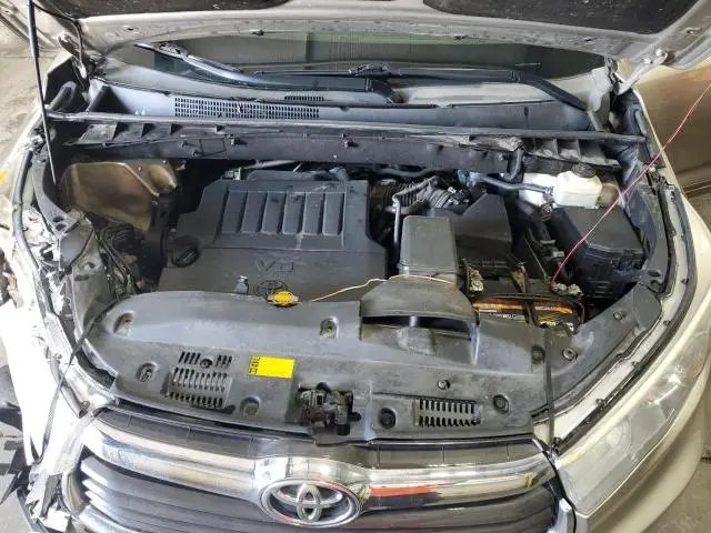 2015 TOYOTA HIGHLANDER LE  