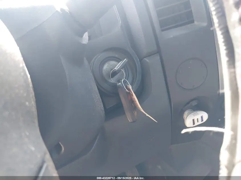 2012 NISSAN TITAN SV