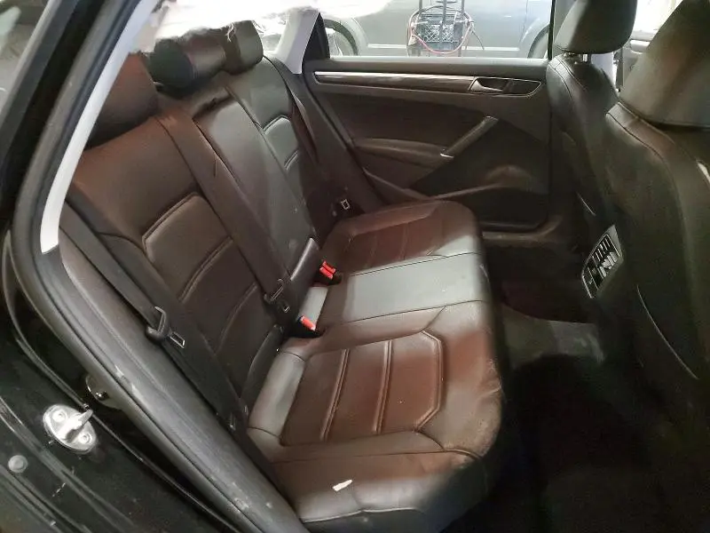 2016 VOLKSWAGEN PASSAT SE  
