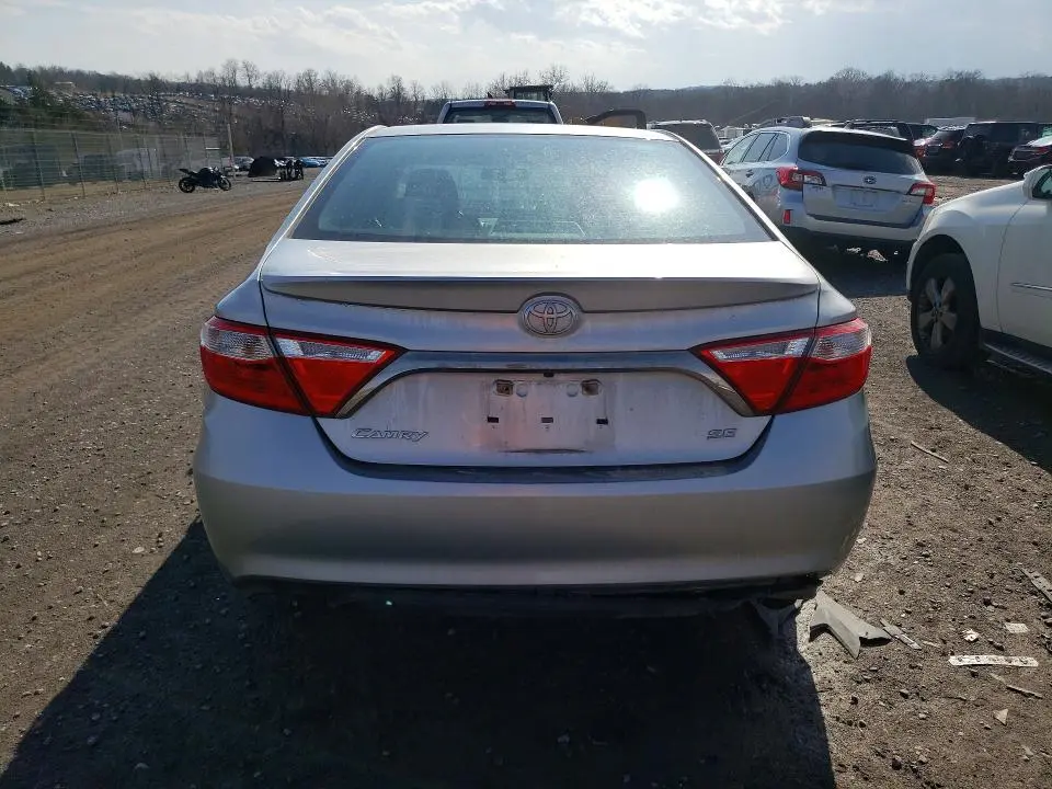 2017 TOYOTA CAMRY SE  
