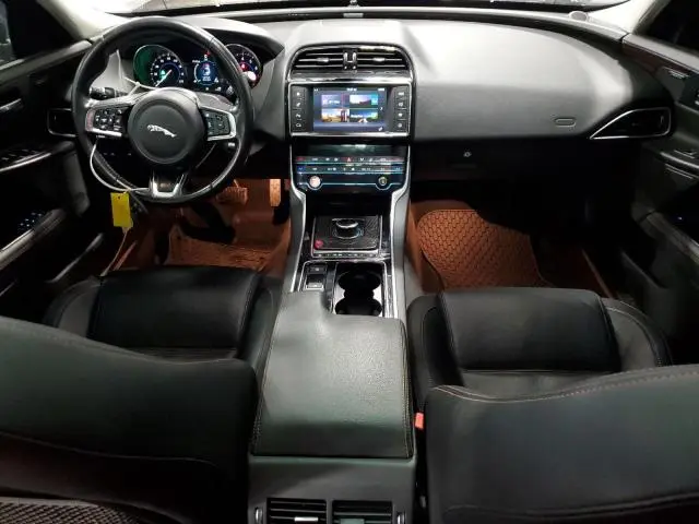 2018 JAGUAR XE PRESTIGE  