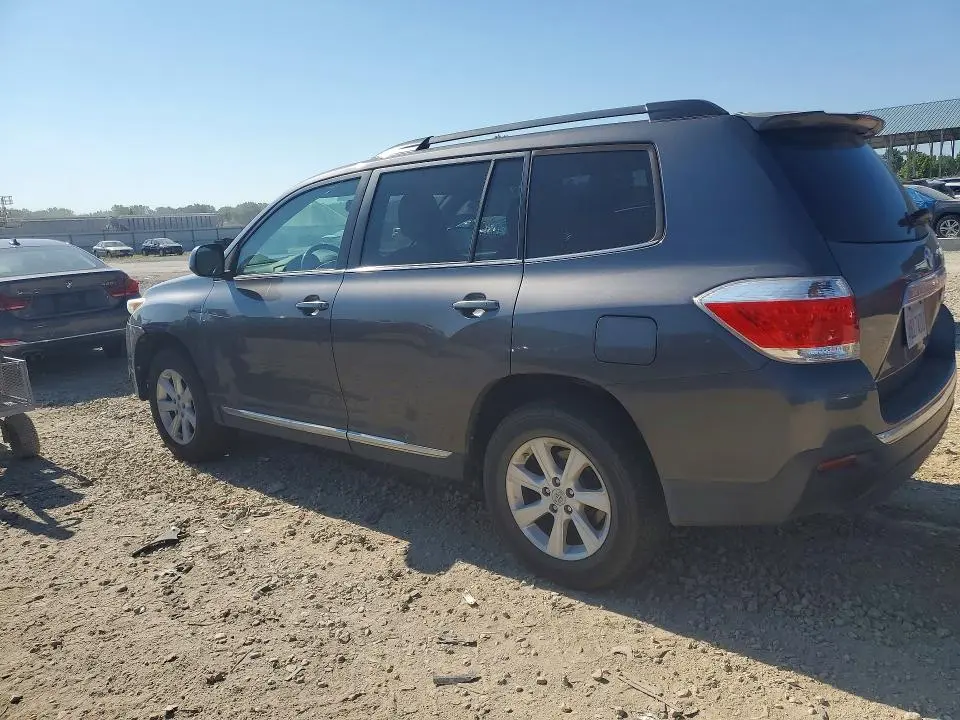 2012 TOYOTA HIGHLANDER SE  