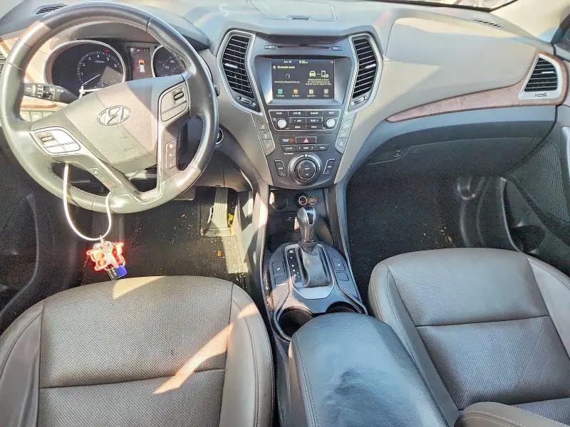 2017 HYUNDAI SANTA FE SE  