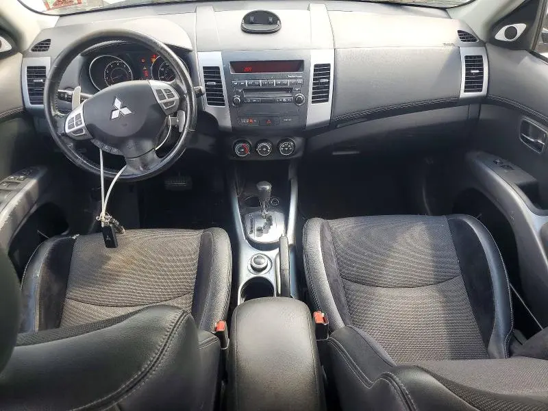 2011 MITSUBISHI OUTLANDER SE  