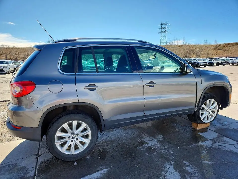 2010 VOLKSWAGEN TIGUAN SE  
