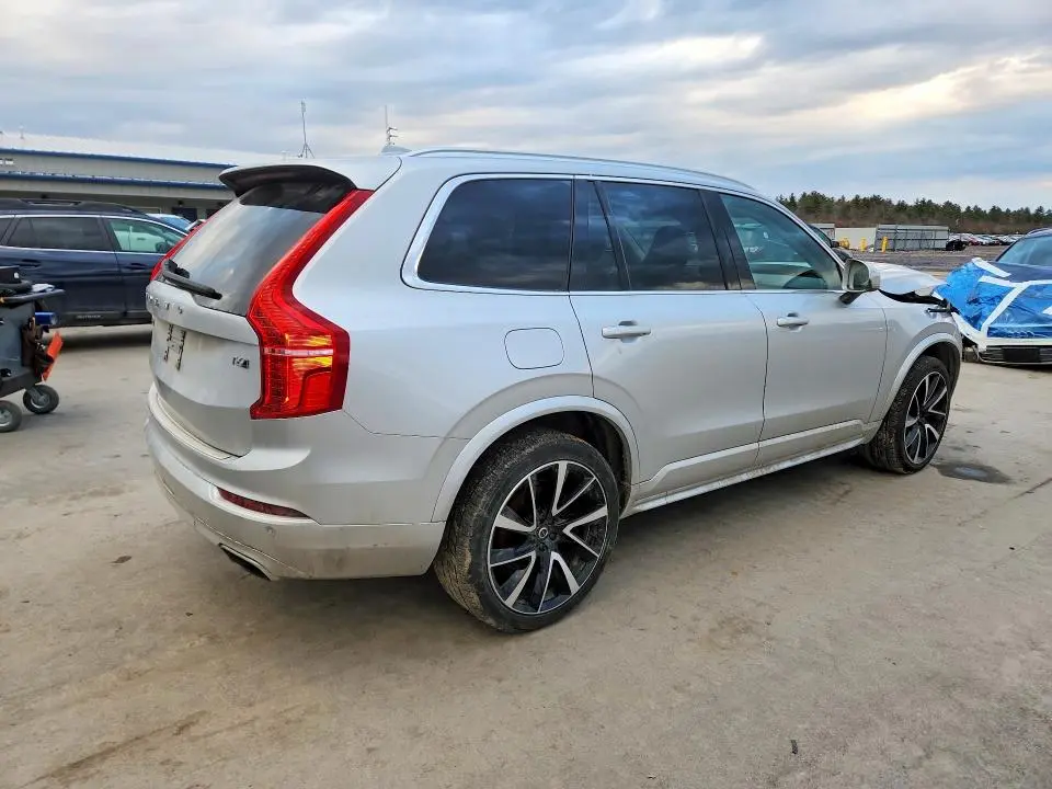 2021 VOLVO XC90 T6 MOMENTUM  