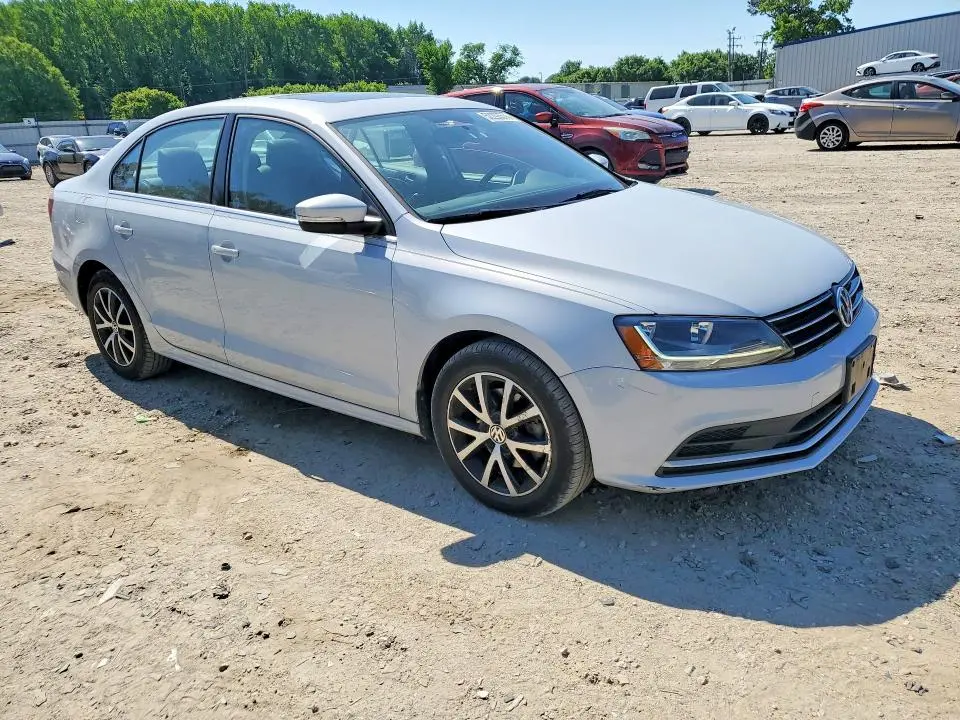 2017 VOLKSWAGEN JETTA SE  