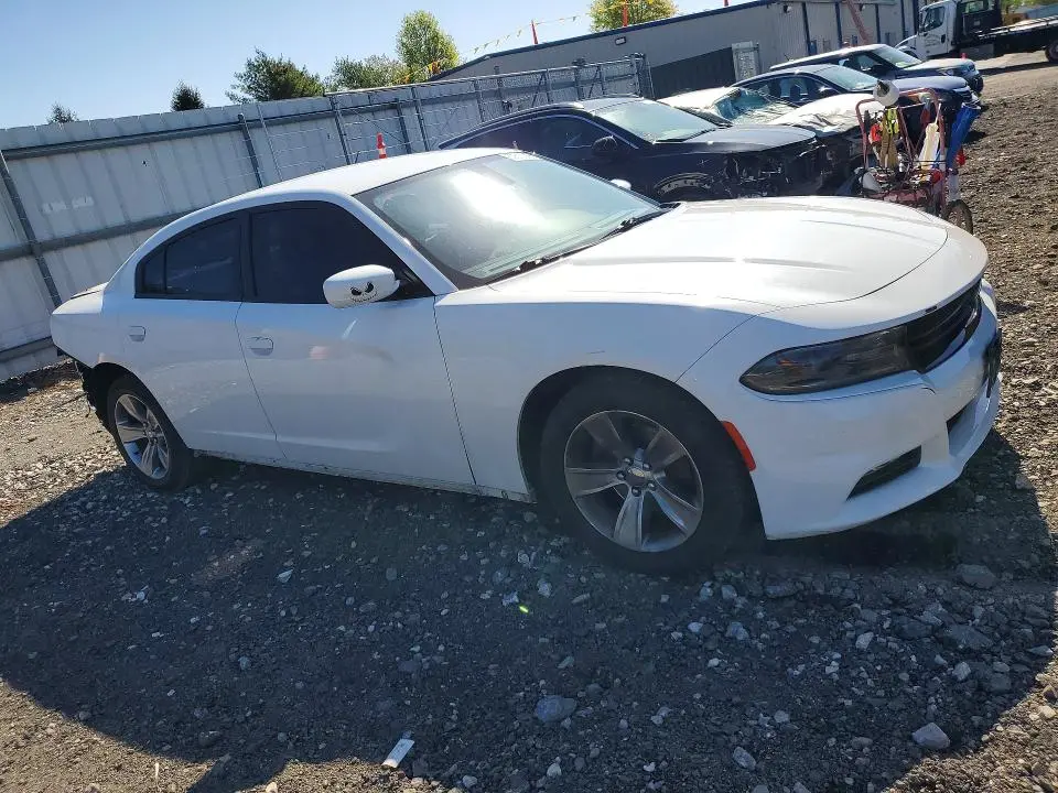 2016 DODGE CHARGER SXT  