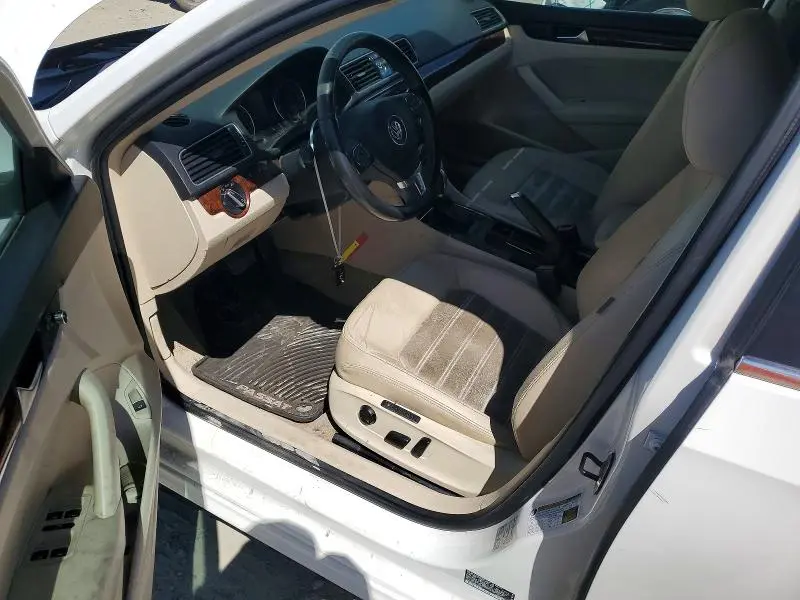 2012 VOLKSWAGEN PASSAT SEL  