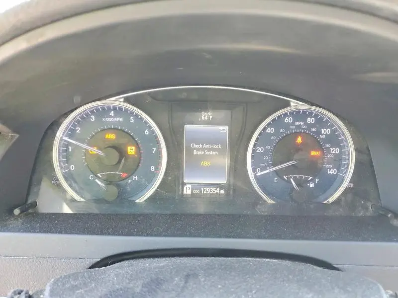 2016 TOYOTA CAMRY SE  