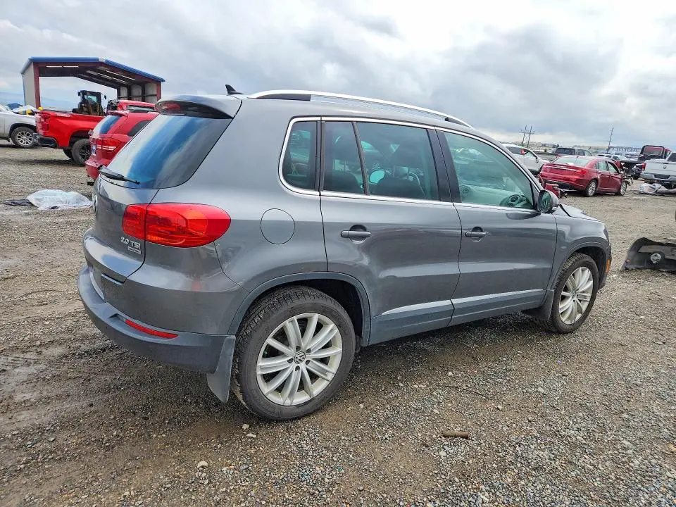 2013 VOLKSWAGEN TIGUAN S  