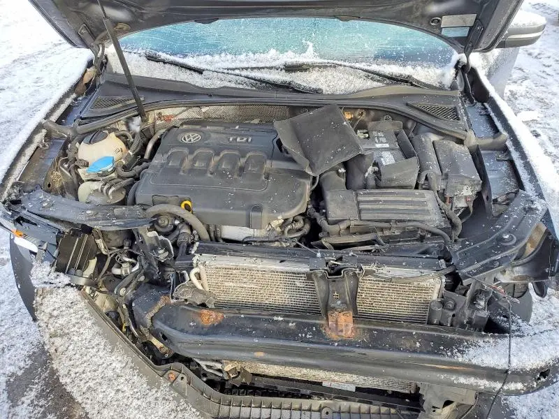 2015 VOLKSWAGEN PASSAT SE  