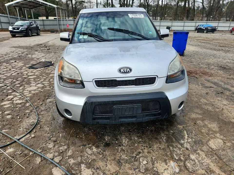 2011 KIA SOUL +  
