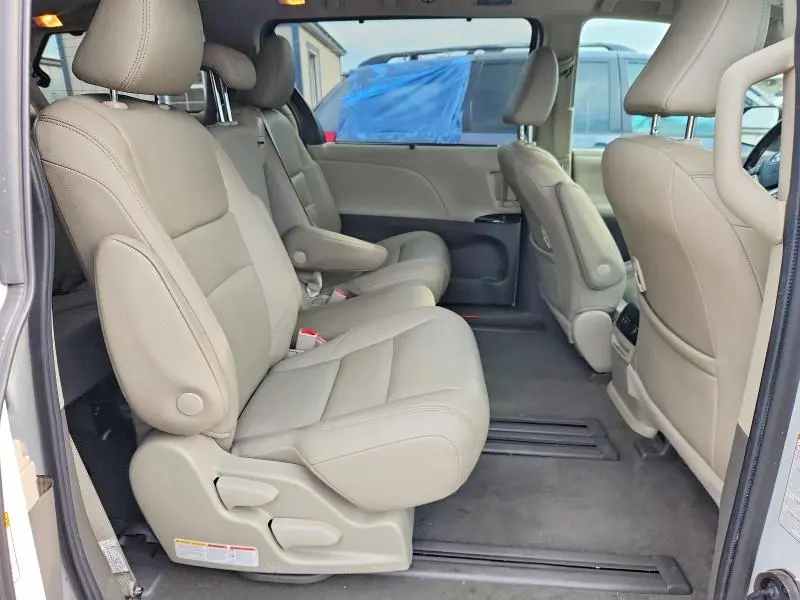 2020 TOYOTA SIENNA XLE 8-PASSENGER  