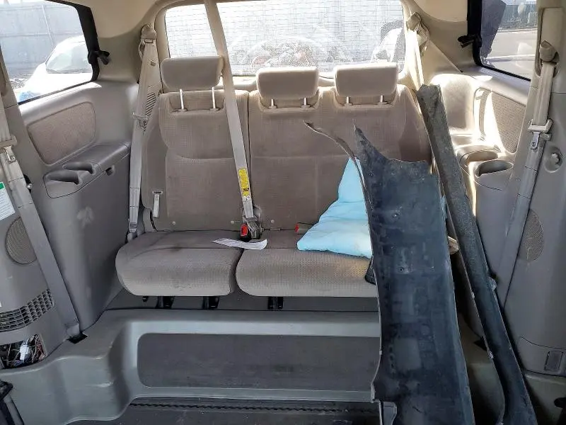 2010 TOYOTA SIENNA LE 8 PASSENGER  