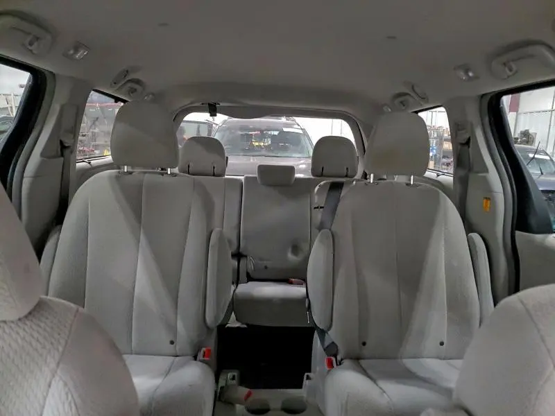 2013 TOYOTA SIENNA LE  