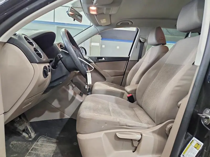 2010 VOLKSWAGEN TIGUAN SE  