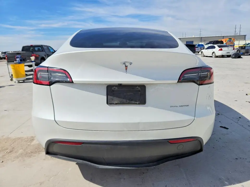 2025 TESLA MODEL Y   