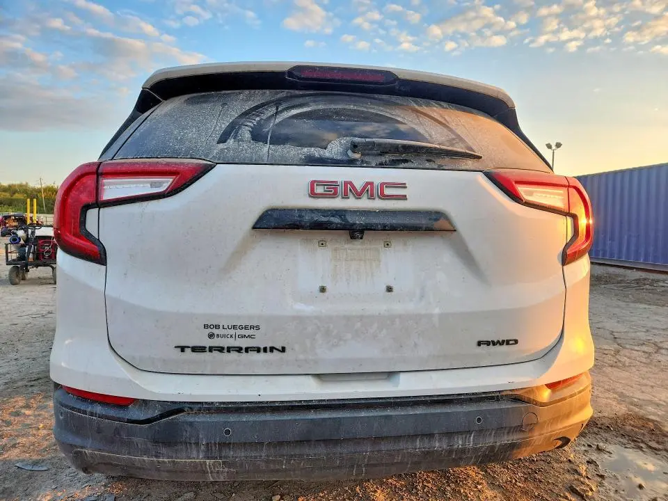 2022 GMC TERRAIN SLT  