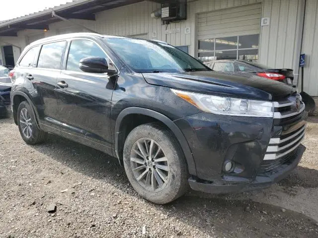 2017 TOYOTA HIGHLANDER SE  