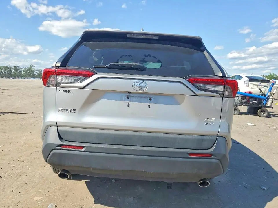 2019 TOYOTA RAV4 XLE  