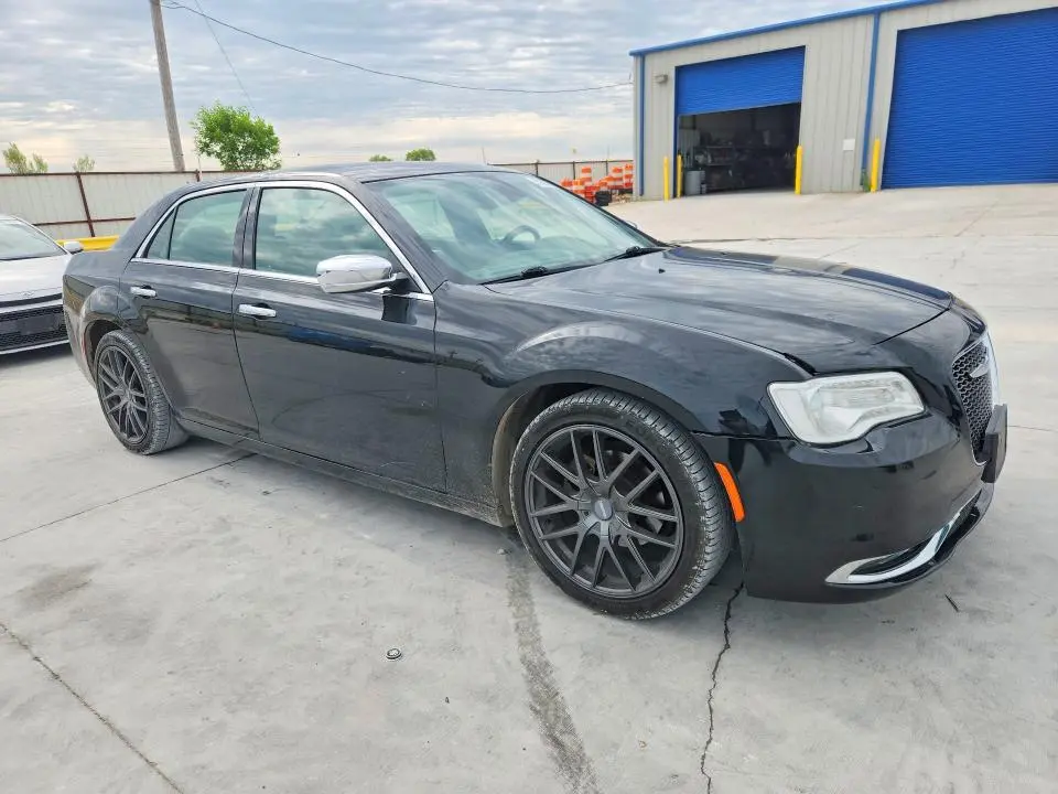 2019 CHRYSLER 300 LIMITED  