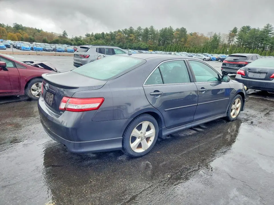 2011 TOYOTA CAMRY SE  