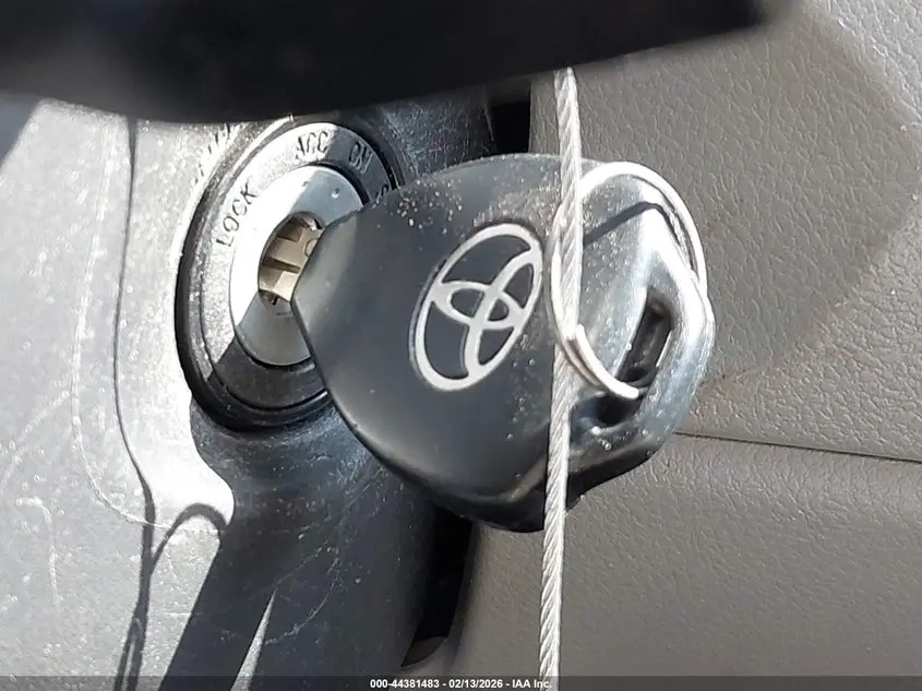 2011 TOYOTA COROLLA LE