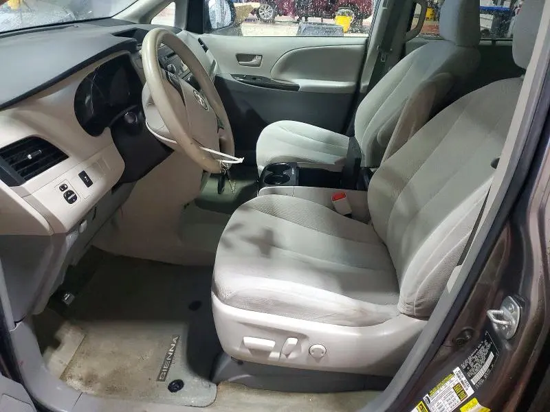 2014 TOYOTA SIENNA LE 8-PASSENGER  