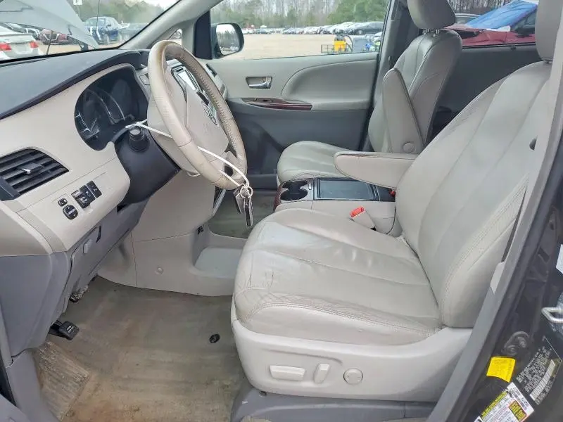 2013 TOYOTA SIENNA XLE 7-PASSENGER  