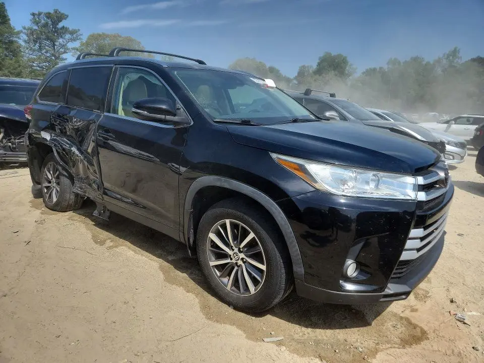 2019 TOYOTA HIGHLANDER XLE  