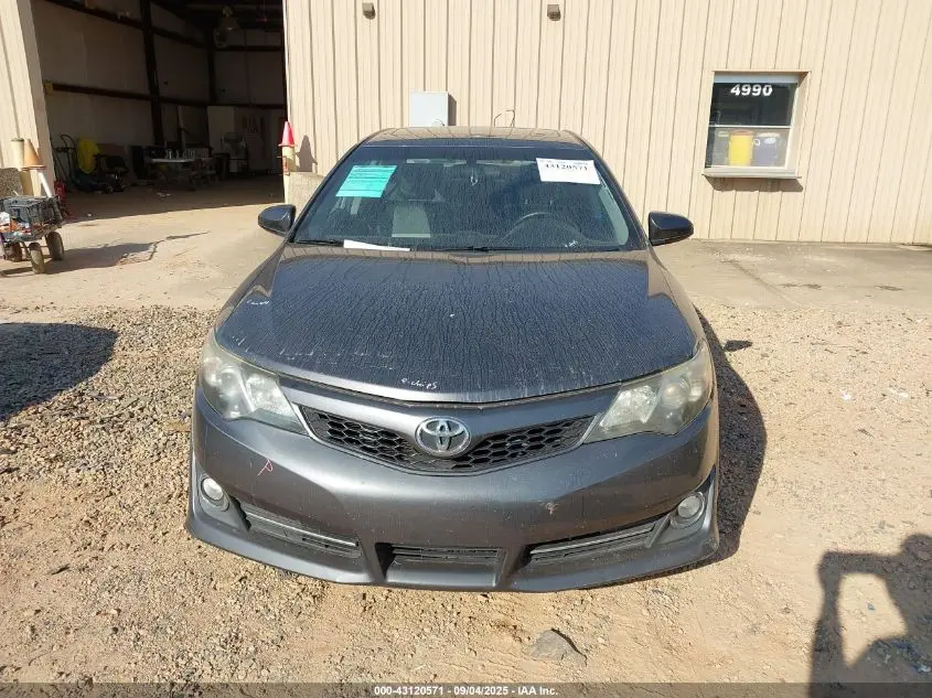 2014 TOYOTA CAMRY SE
