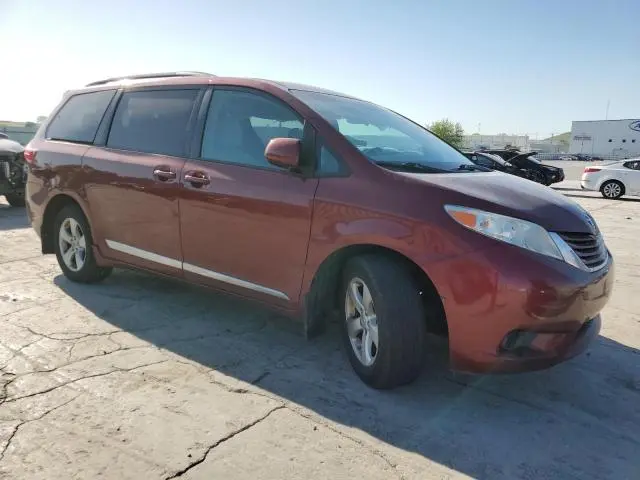 2017 TOYOTA SIENNA LE  