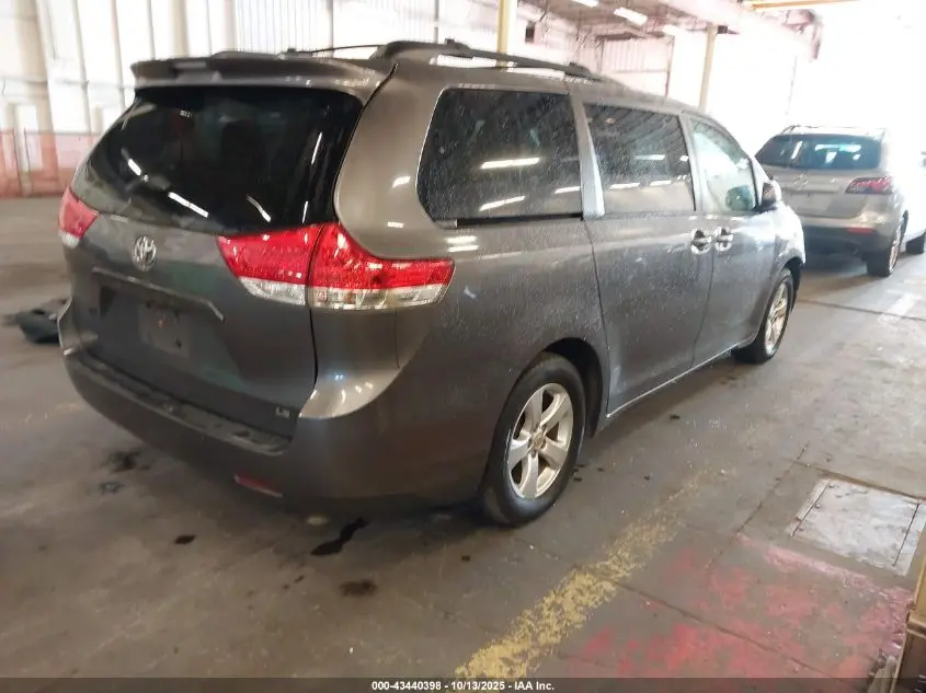 2014 TOYOTA SIENNA LE V6 8 PASSENGER